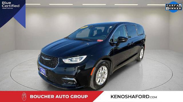 Used 2025 Chrysler Pacifica Select