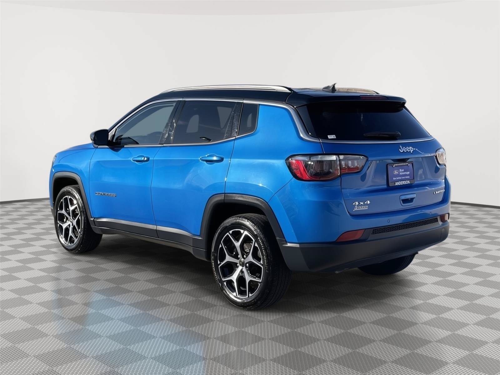 Used 2025 Jeep Compass Limited AWD/4WD image 9