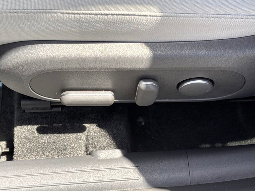 Used 2025 Hyundai Kona SEL FWD image 18