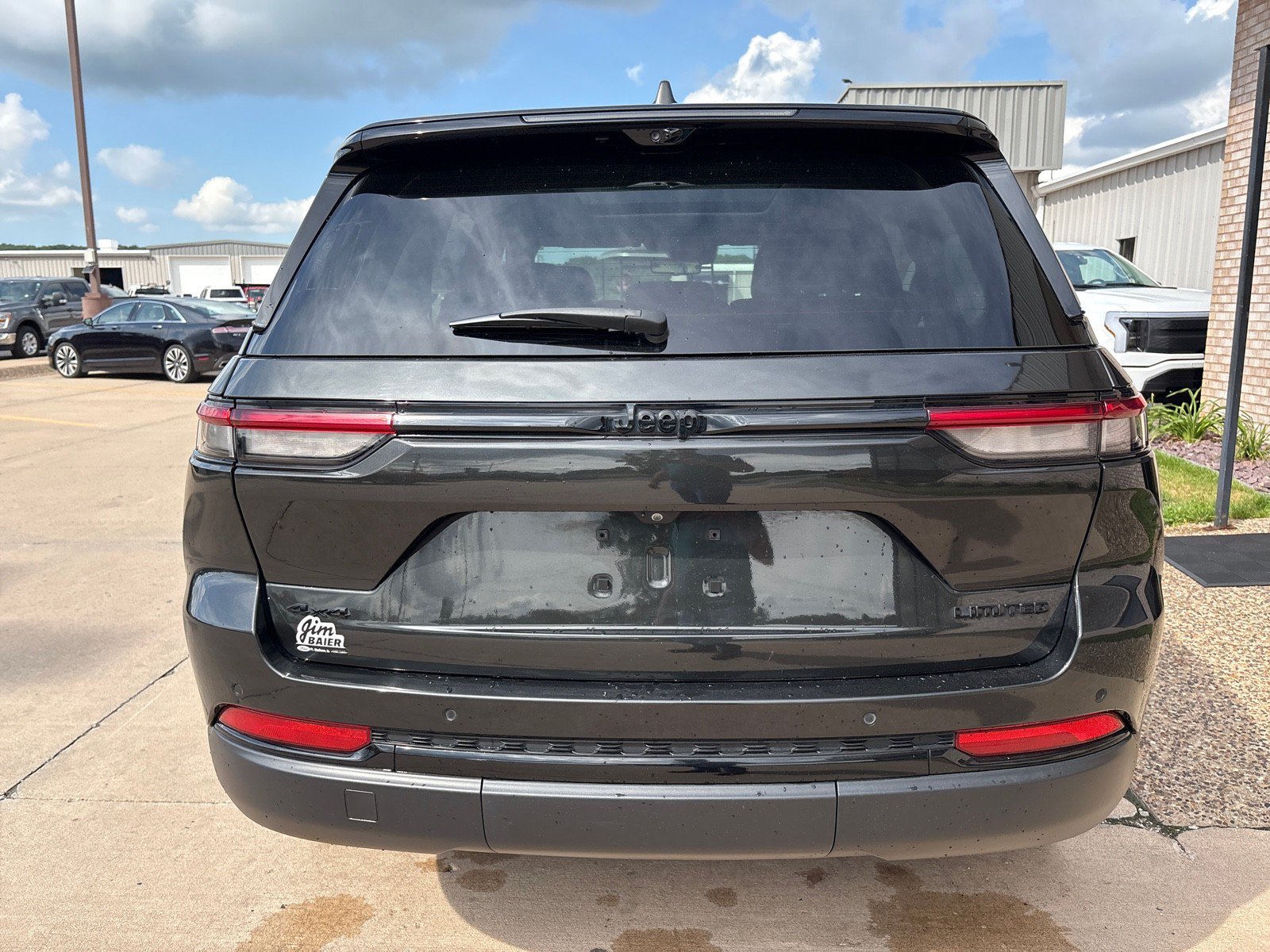 Used 2023 Jeep Grand Cherokee Limited w/ Luxury Tech Group II AWD/4WD image 10