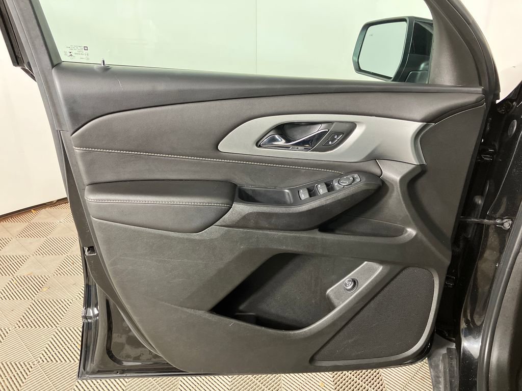 Used 2022 Chevrolet Traverse LT image 22