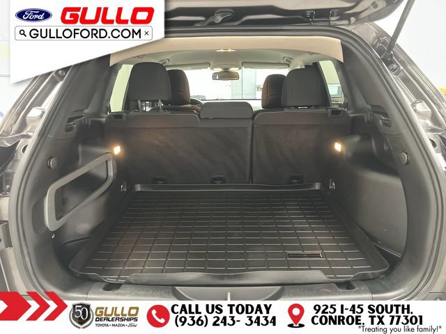 Used 2018 Jeep Cherokee Latitude w/ Altitude Package FWD image 11