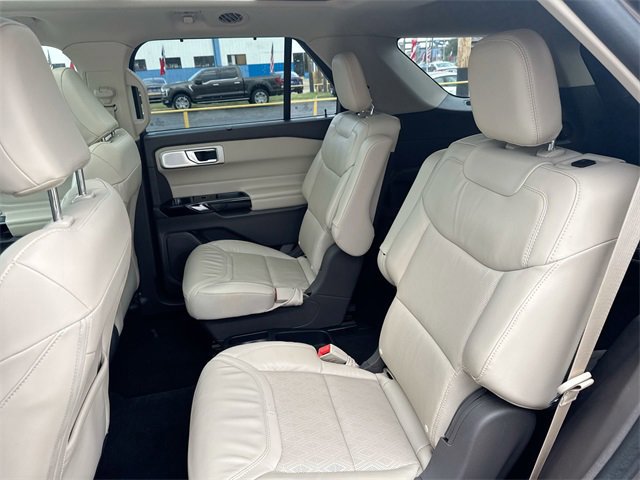 Certified 2021 Ford Explorer Platinum w/ Equipment Group 601A image 30