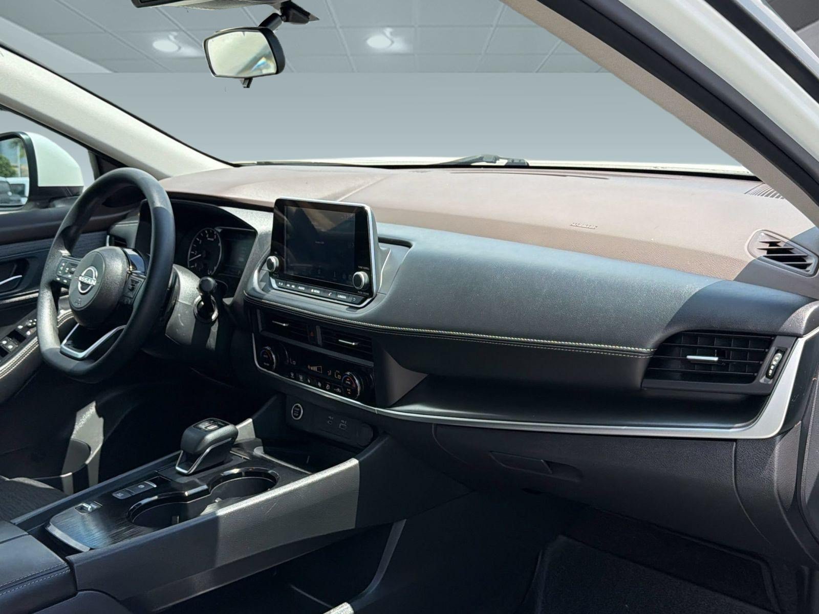 Used 2023 Nissan Rogue SV FWD image 29