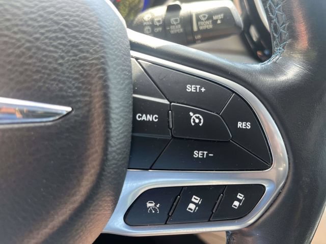 Used 2021 Chrysler Pacifica Touring-L FWD image 23