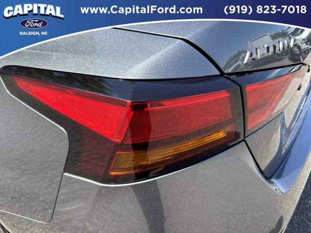 Used 2025 Nissan Altima 2.5 SV FWD image 15