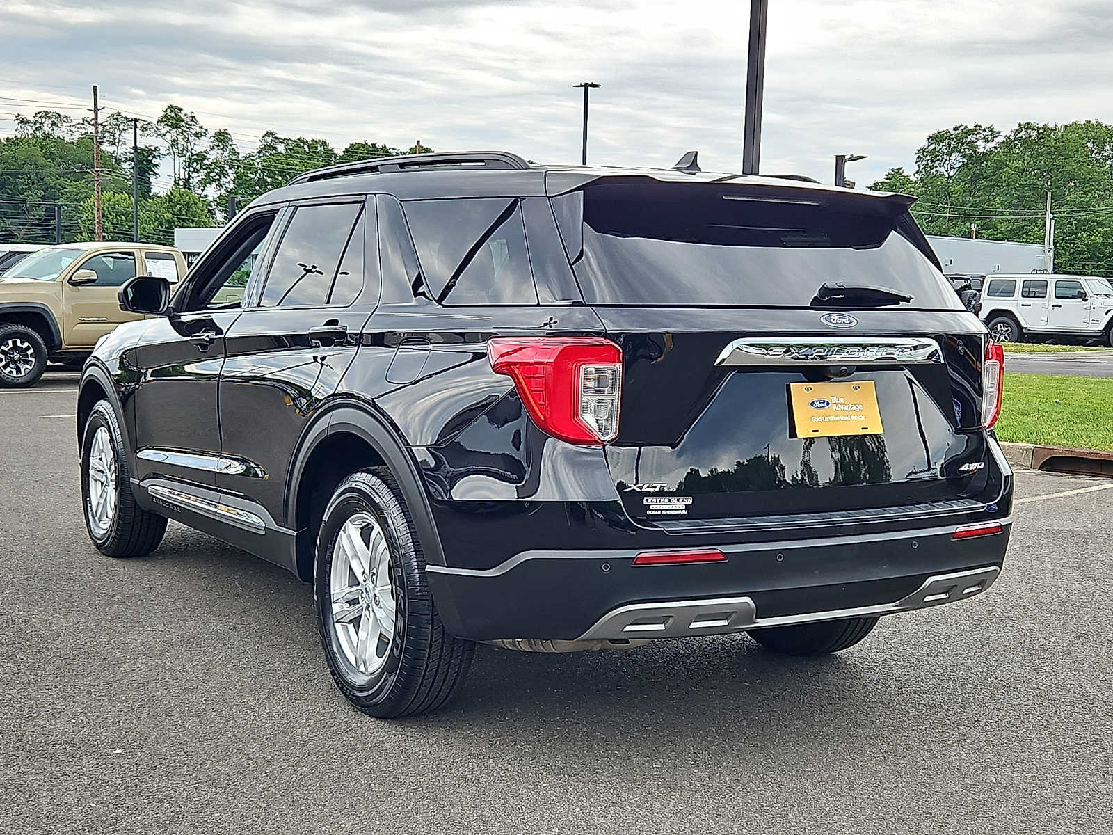 Certified 2023 Ford Explorer XLT w/ Equipment Group 202A AWD/4WD image 5