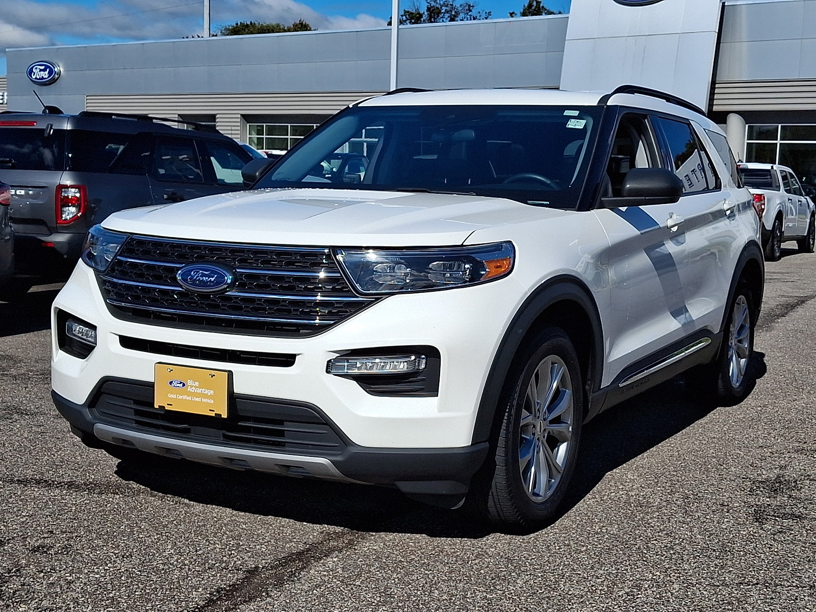 Certified 2023 Ford Explorer XLT w/ Equipment Group 202A AWD/4WD image 4