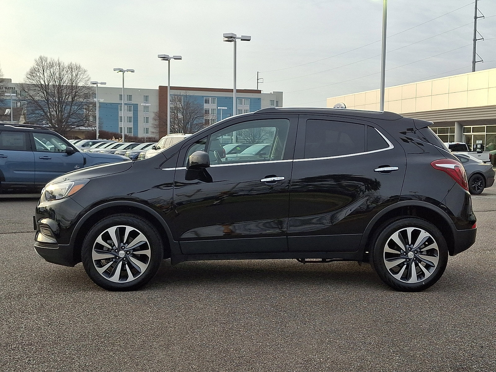 Used 2022 Buick Encore Preferred w/ Safety Package image 3
