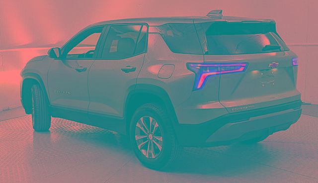 Used 2025 Chevrolet Equinox LT image 3