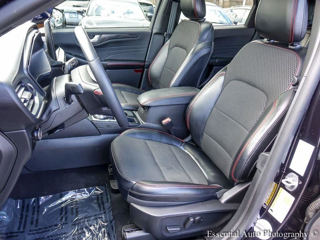 Certified 2023 Ford Escape ST-Line w/ Tech Pack #1 AWD/4WD image 9