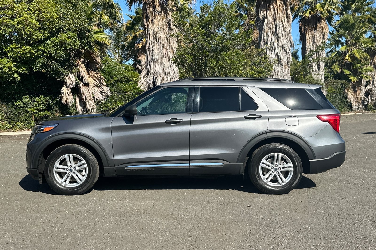 Certified 2023 Ford Explorer XLT RWD image 7