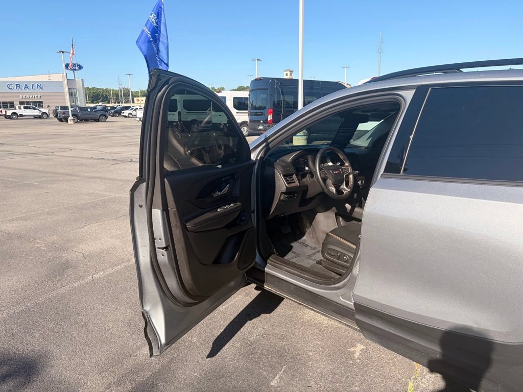 Used 2024 GMC Terrain AT4 w/ Tech Package AWD/4WD image 9
