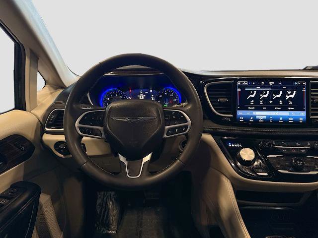 Used 2023 Chrysler Pacifica Limited image 19