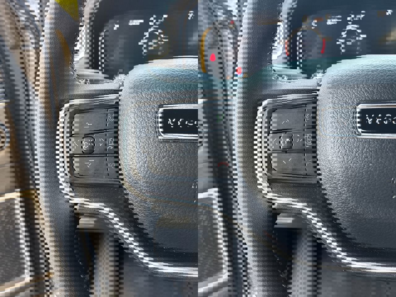 Used 2024 Jeep Wagoneer 2WD image 35