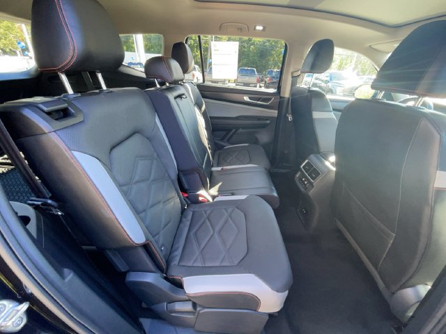 Used 2024 Volkswagen Atlas Peak Edition SE AWD/4WD image 34