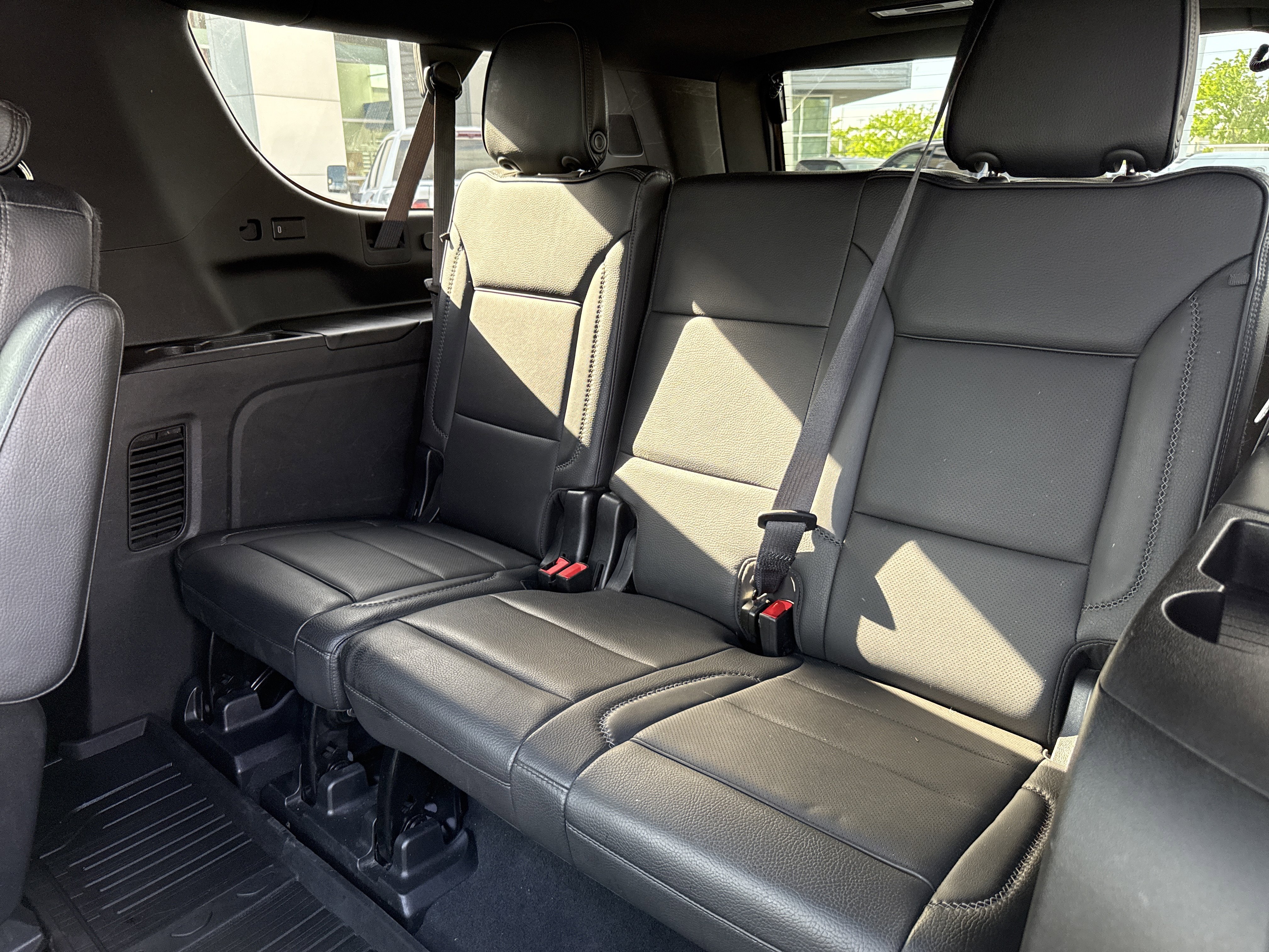Used 2023 GMC Yukon XL Denali AWD/4WD image 25