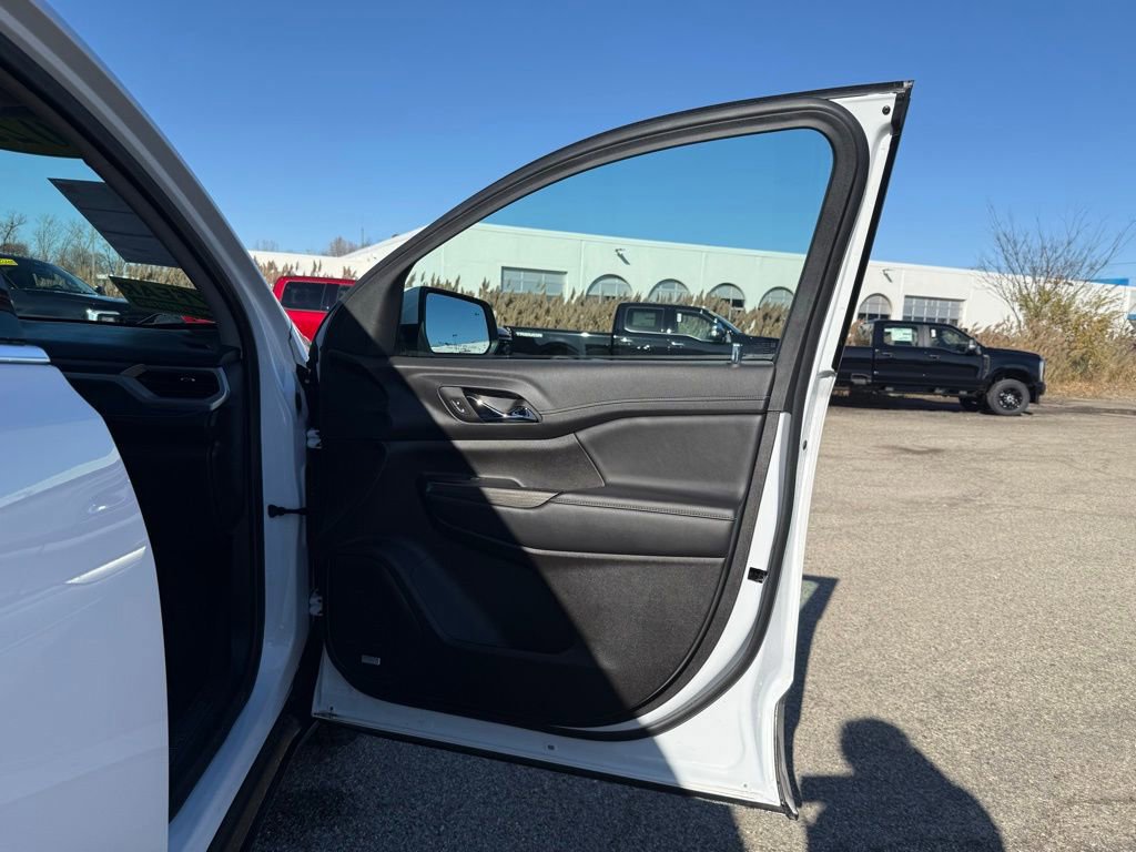 Used 2023 GMC Acadia SLT image 15