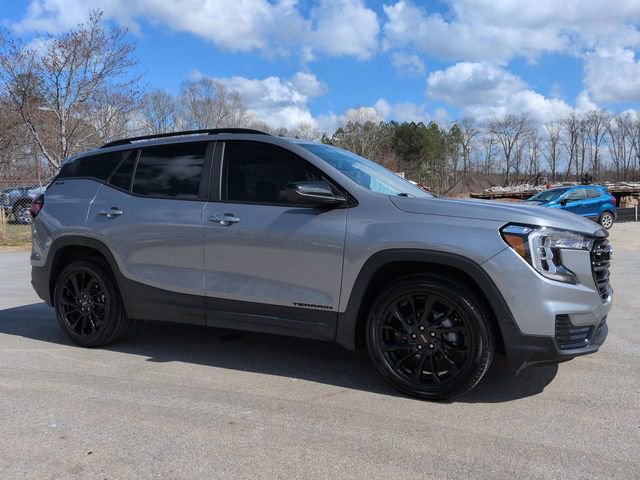 Used 2023 GMC Terrain SLE w/ Driver Convenience Package image 7