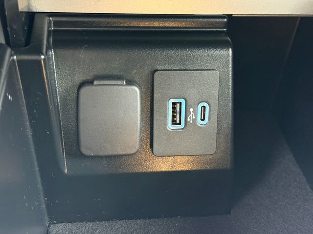 Certified 2022 Ford Explorer XLT w/ Equipment Group 202A image 24