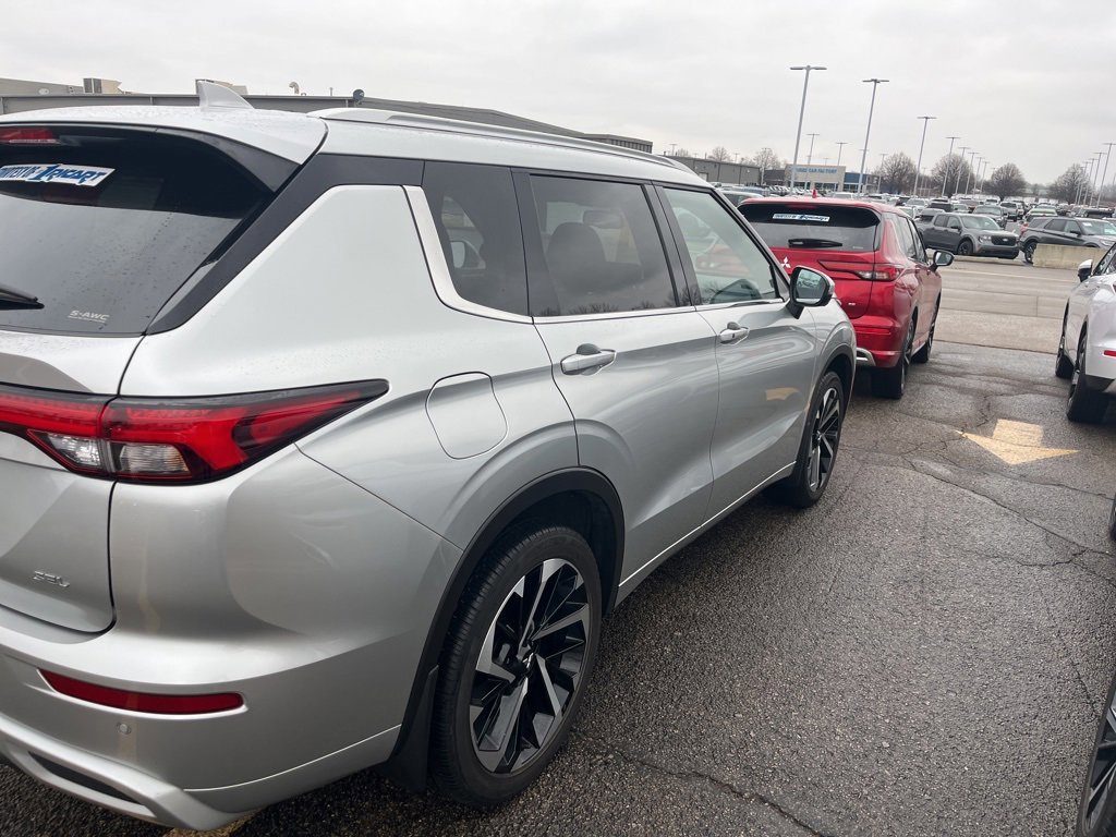 Used 2024 Mitsubishi Outlander SEL image 3