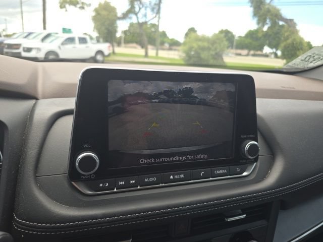 Used 2023 Nissan Rogue SV FWD image 17