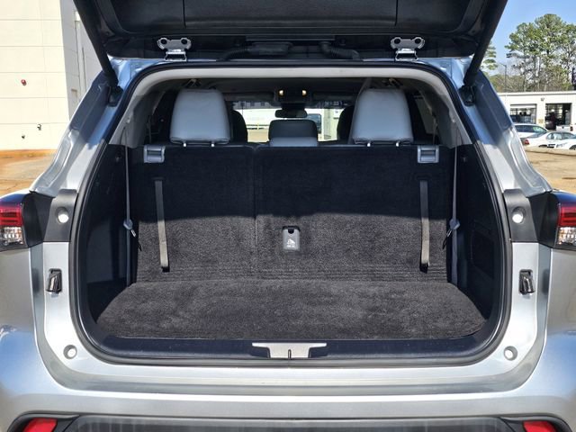 Used 2024 Toyota Highlander LE image 29