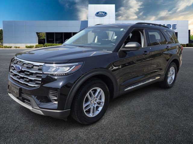 Certified 2025 Ford Explorer Active image 3