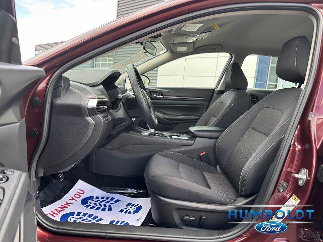 Used 2025 Nissan Altima 2.5 SV FWD image 13