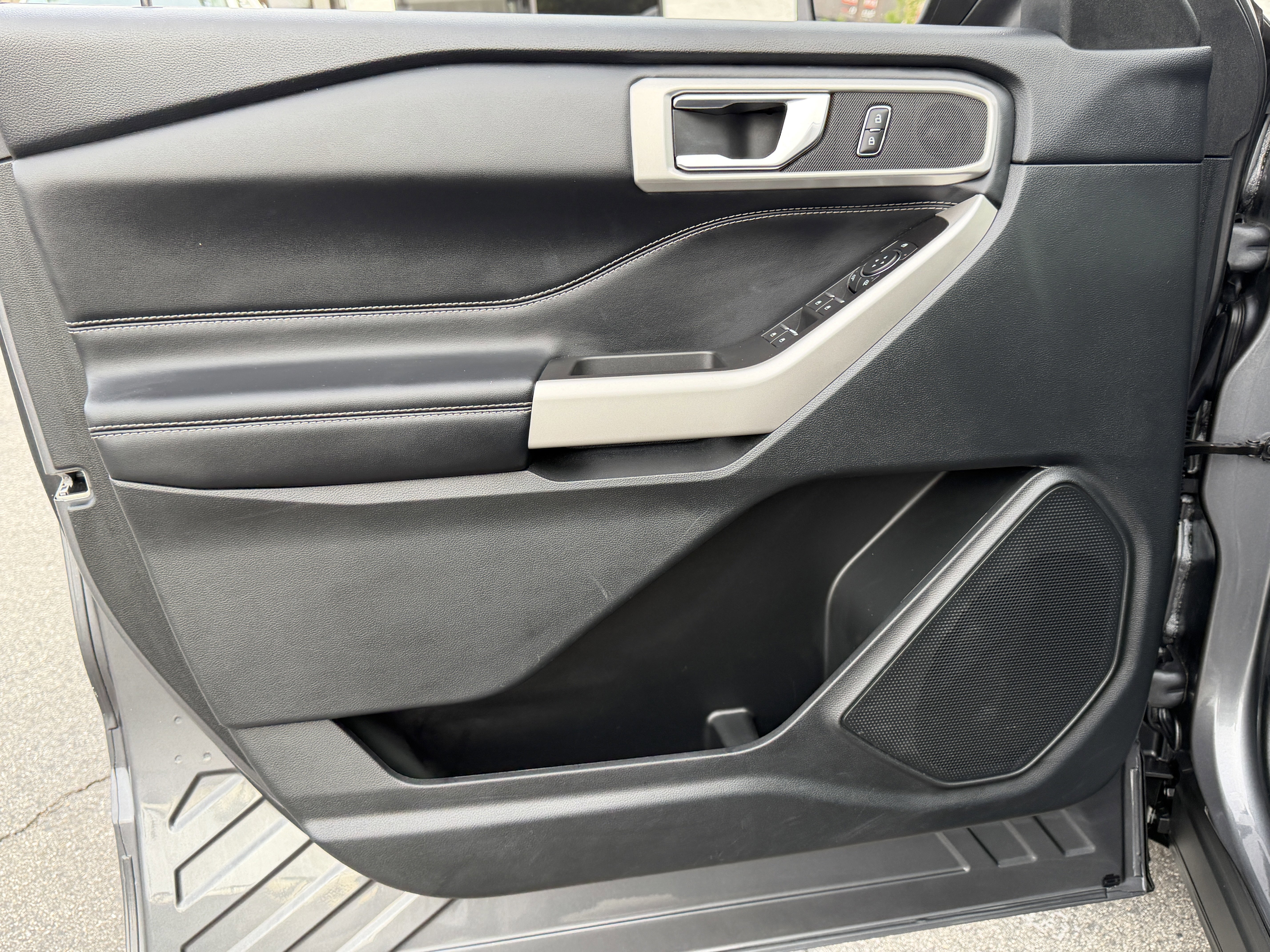 Certified 2022 Ford Explorer XLT RWD image 12