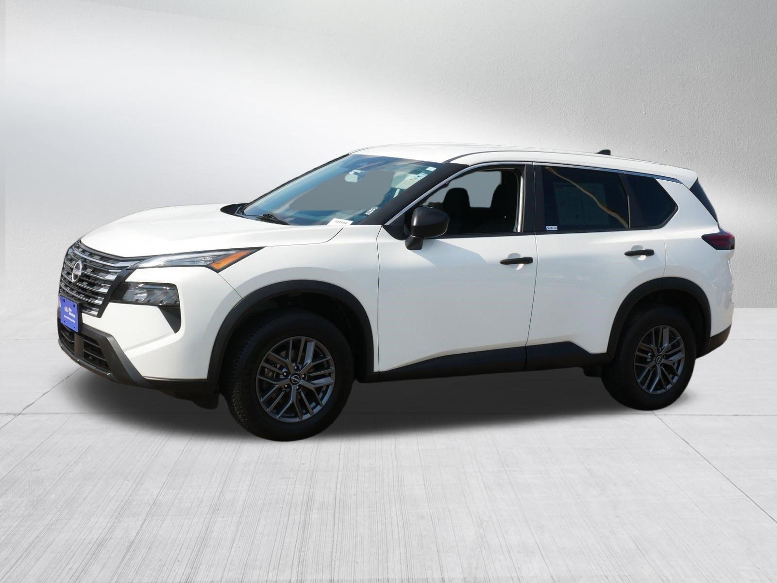 Used 2024 Nissan Rogue S AWD/4WD image 3