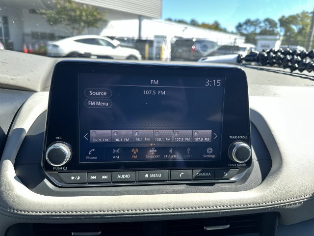 Used 2025 Nissan Rogue SV FWD image 17