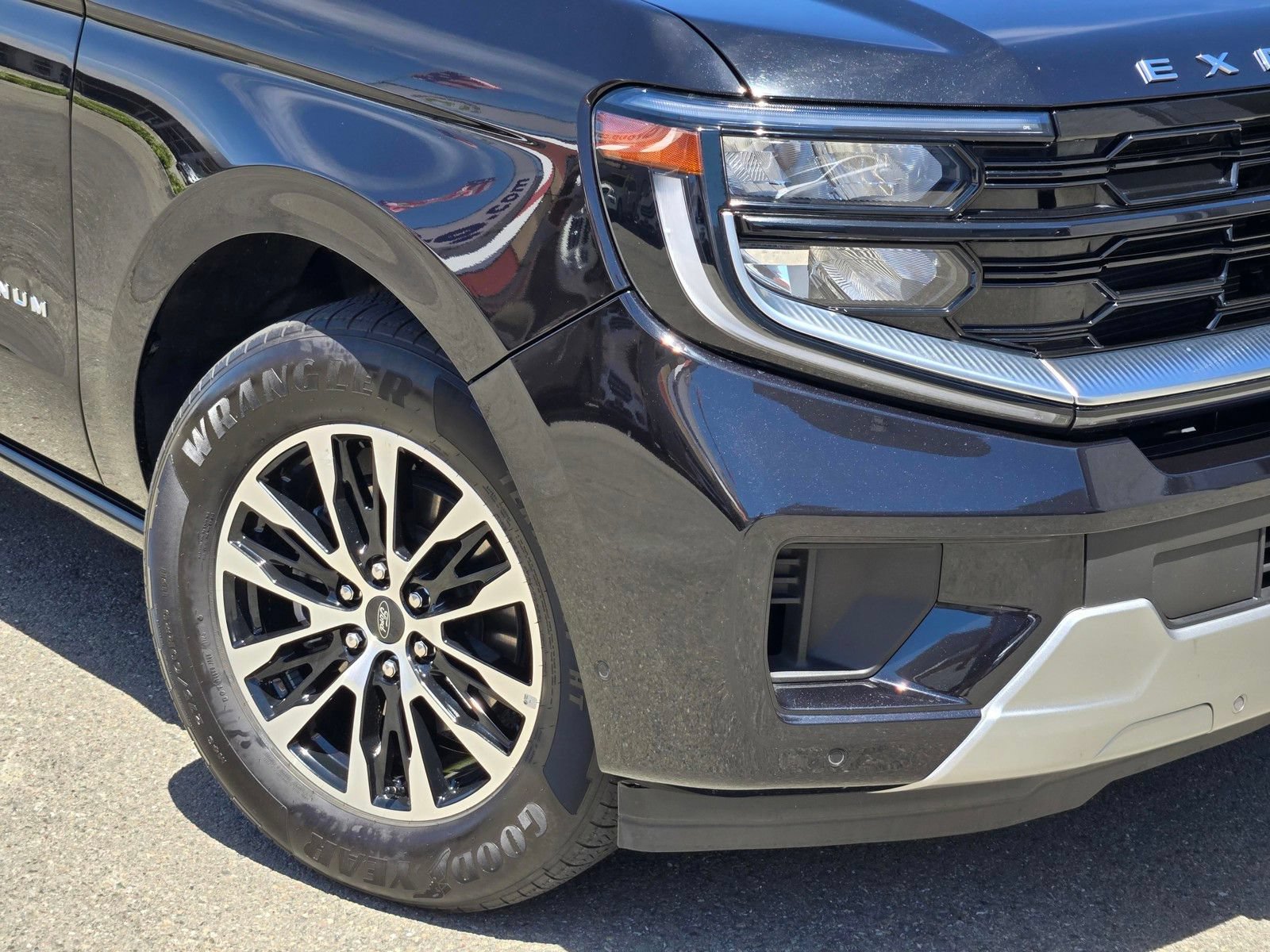 Certified 2025 Ford Expedition Max Platinum AWD/4WD image 9