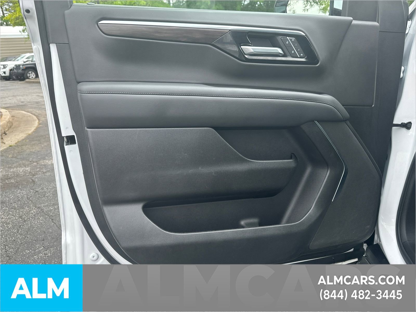 Used 2025 Chevrolet Tahoe LT AWD/4WD image 11