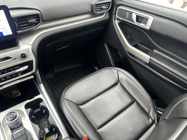 Certified 2022 Ford Explorer XLT w/ Equipment Group 202A image 27