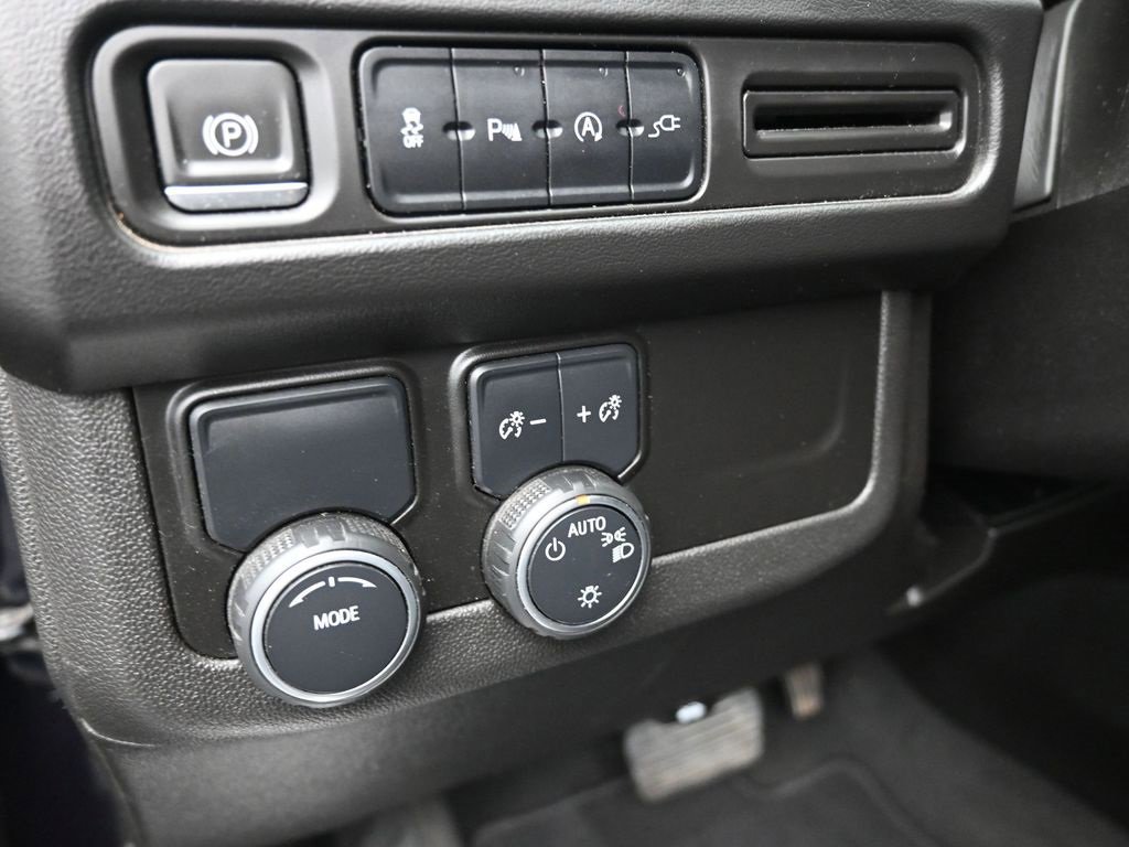 Used 2021 Chevrolet Suburban LT w/ Rear Media and Nav Package image 19