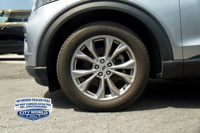 Certified 2022 Ford Explorer XLT w/ Equipment Group 202A AWD/4WD image 6