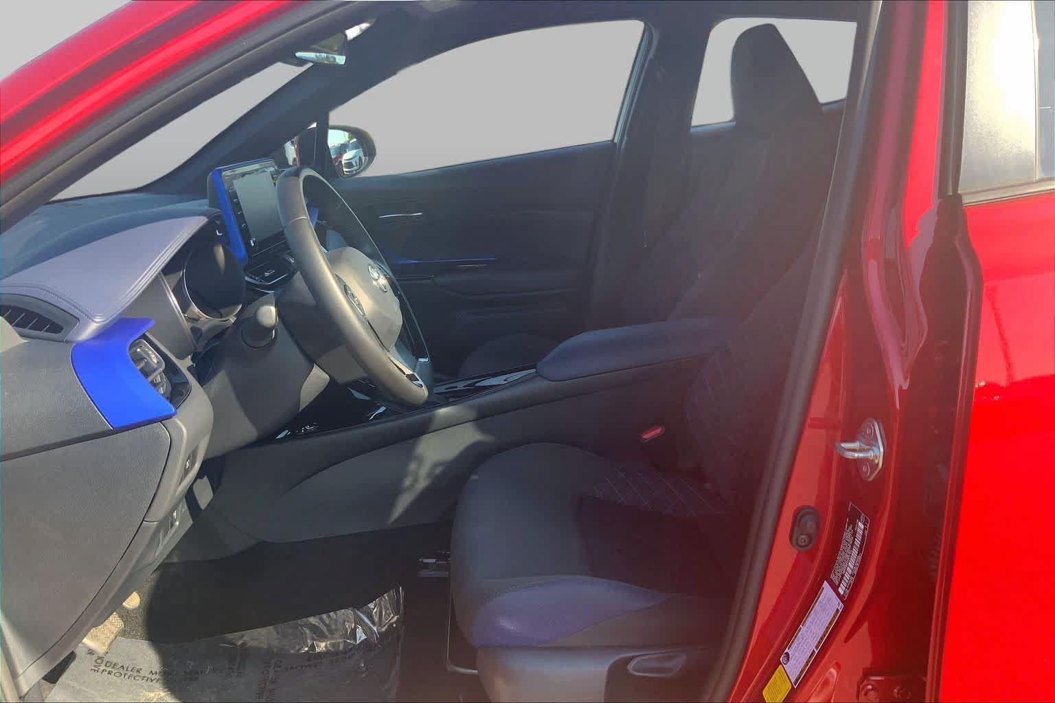 Used 2022 Toyota C-HR XLE FWD image 8