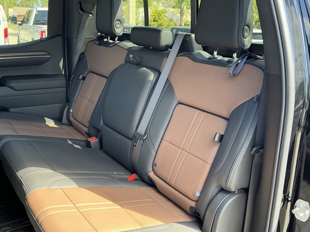 Used 2024 Chevrolet Silverado 1500 High Country image 36