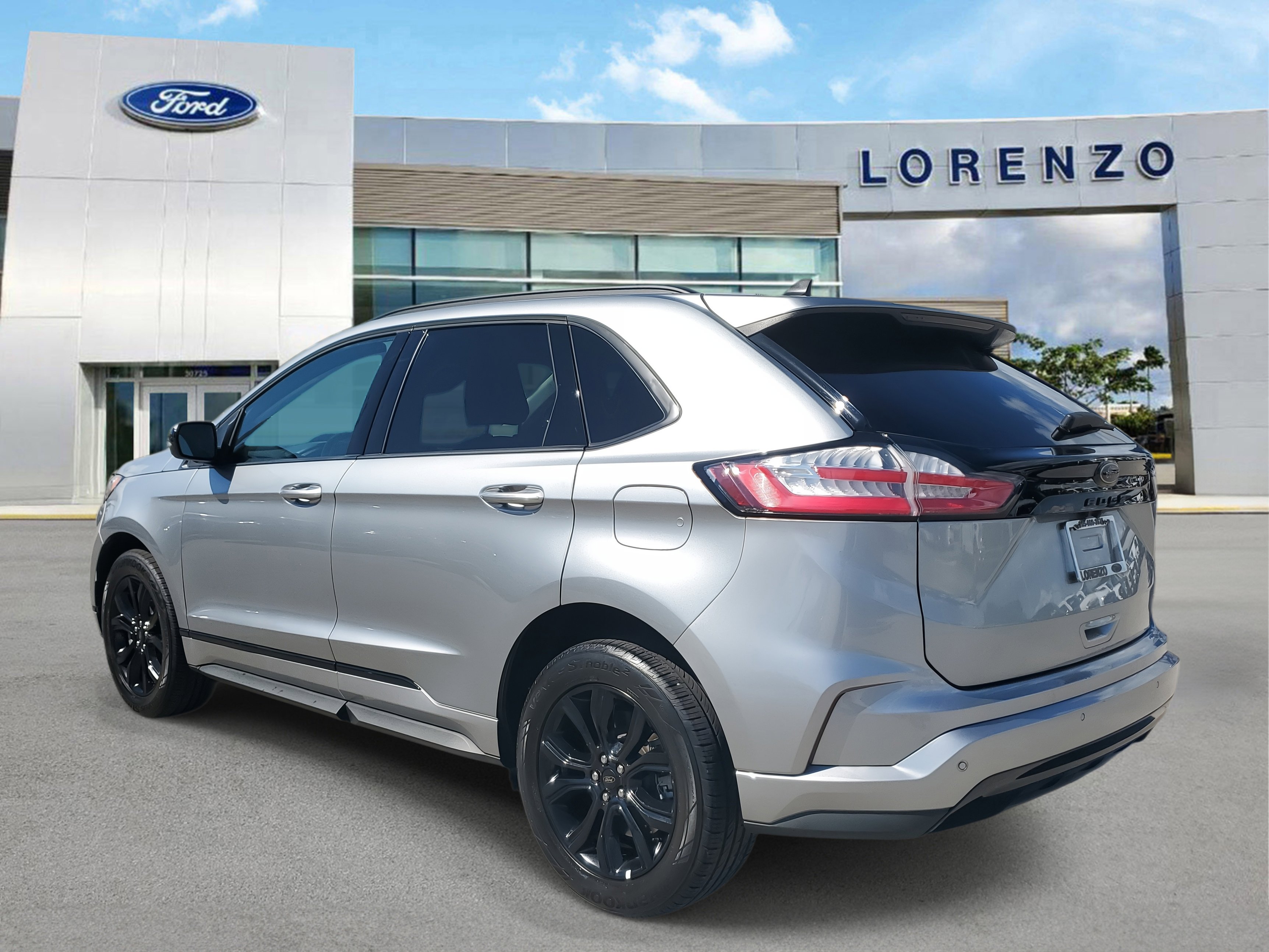 Certified 2024 Ford Edge SE w/ Black Appearance Package image 7