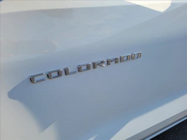 Used 2025 Chevrolet Colorado LT AWD/4WD image 3