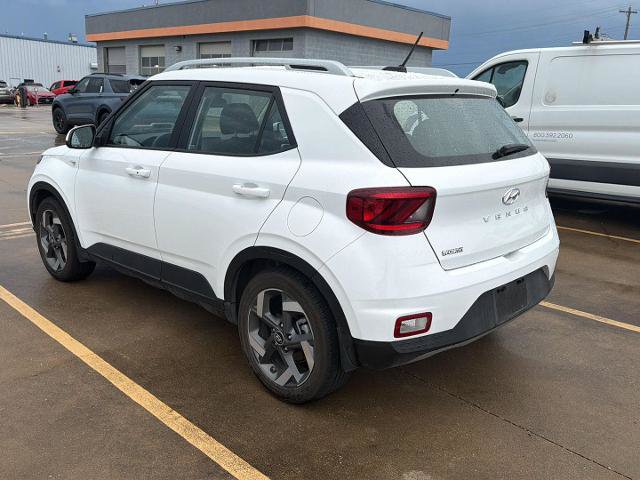 Used 2024 Hyundai Venue SEL FWD image 5