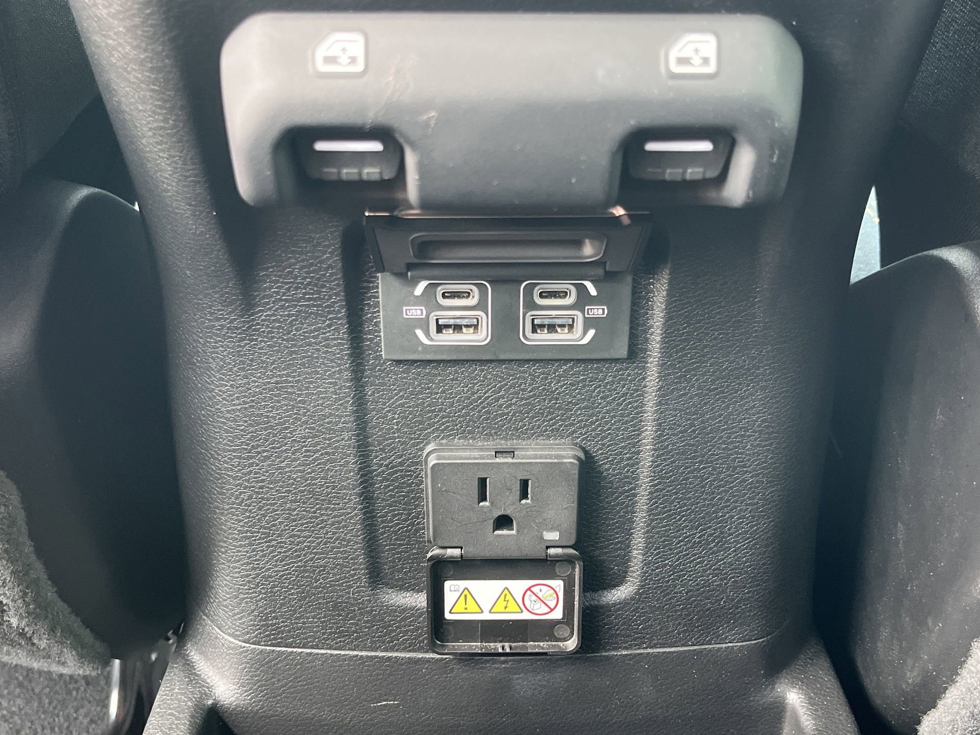 Used 2025 Jeep Wrangler Unlimited Sahara w/ Safety Group image 21