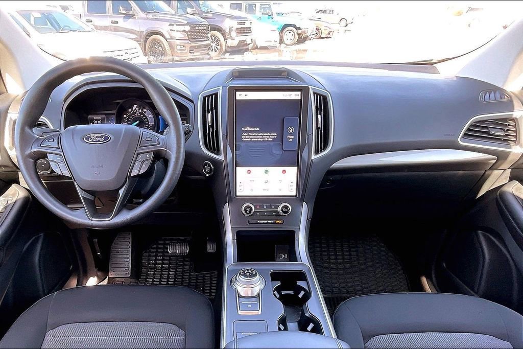 Certified 2022 Ford Edge SE image 7