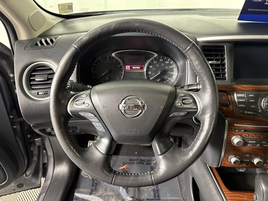 Used 2020 Nissan Pathfinder Platinum image 16