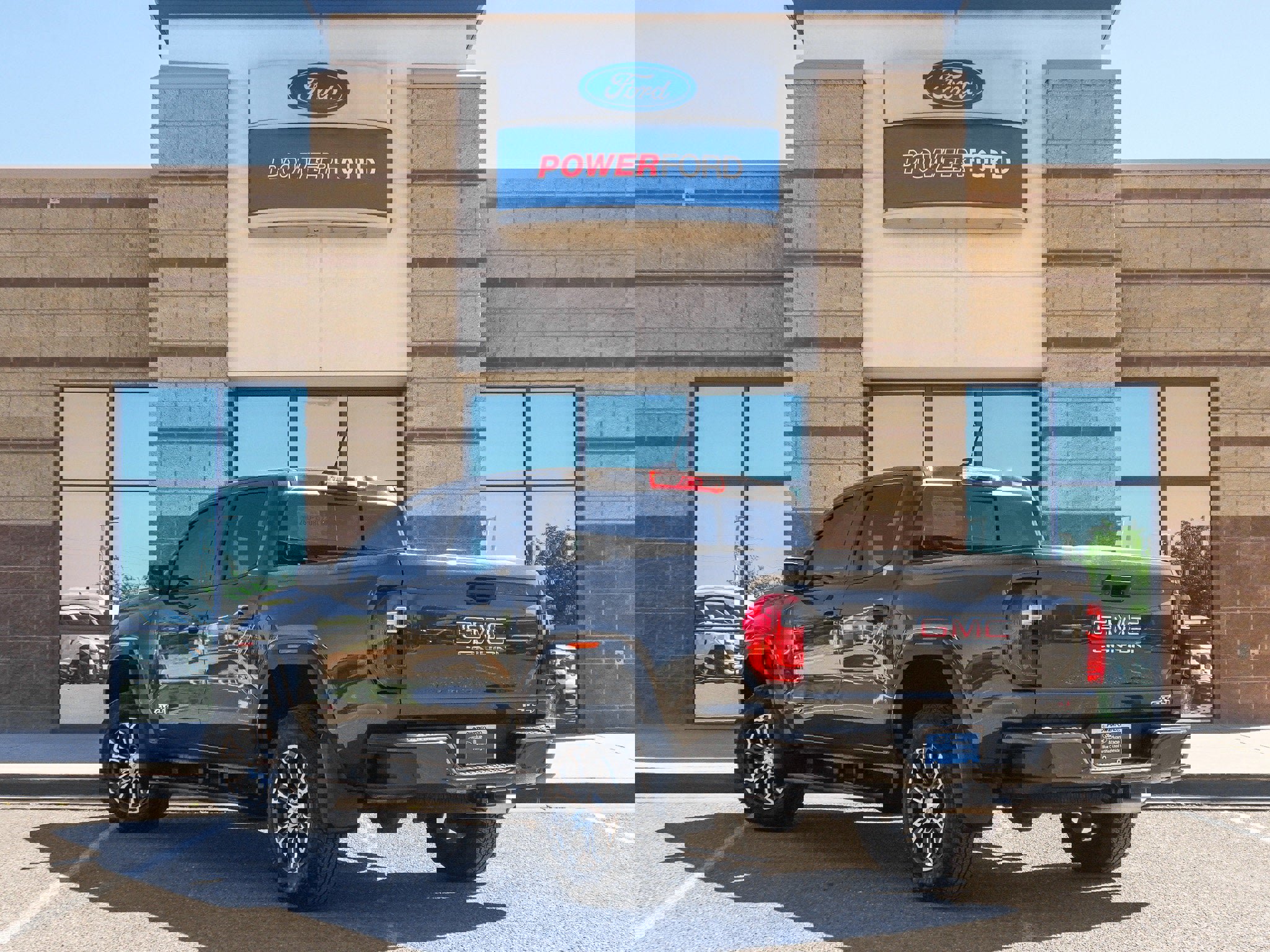 Used 2024 GMC Canyon AT4 w/ LPO, Skid Plate Package image 3