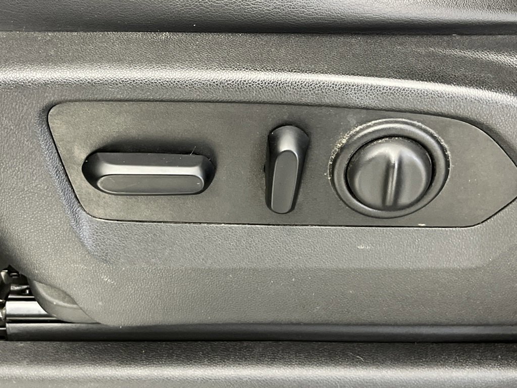 Used 2021 Chevrolet Silverado 1500 High Country w/ Technology Package image 26