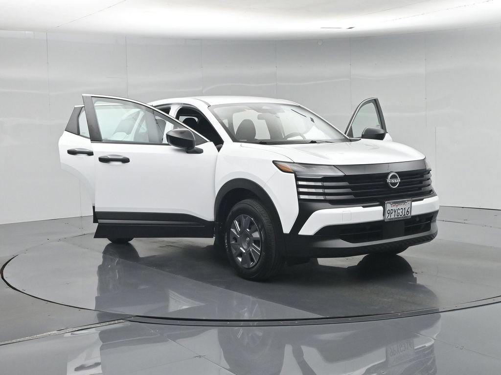 Used 2025 Nissan Kicks S FWD image 5