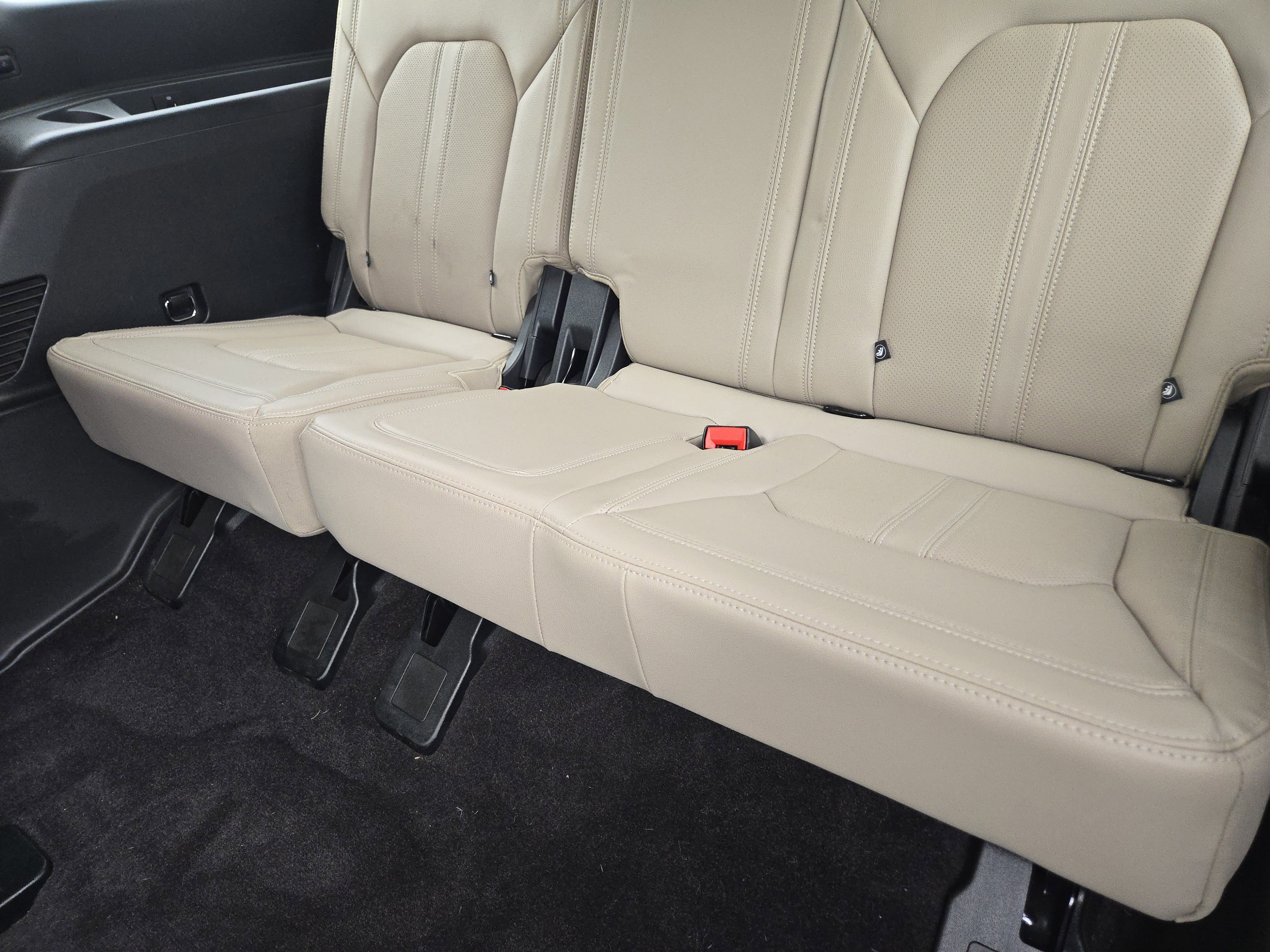 Certified 2022 Ford Expedition Limited image 28