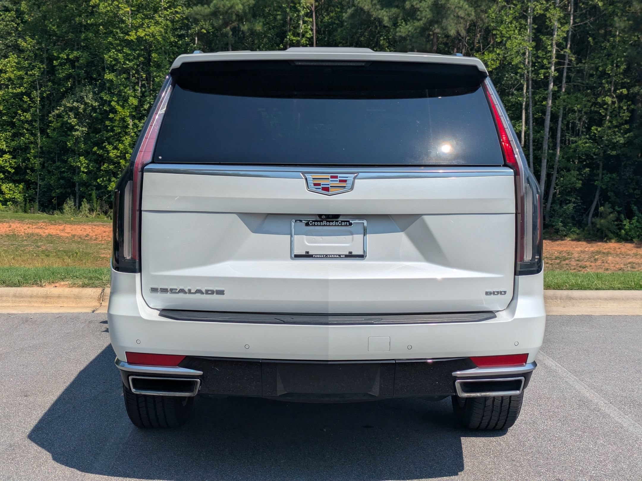 Used 2023 Cadillac Escalade Premium Luxury AWD/4WD image 4